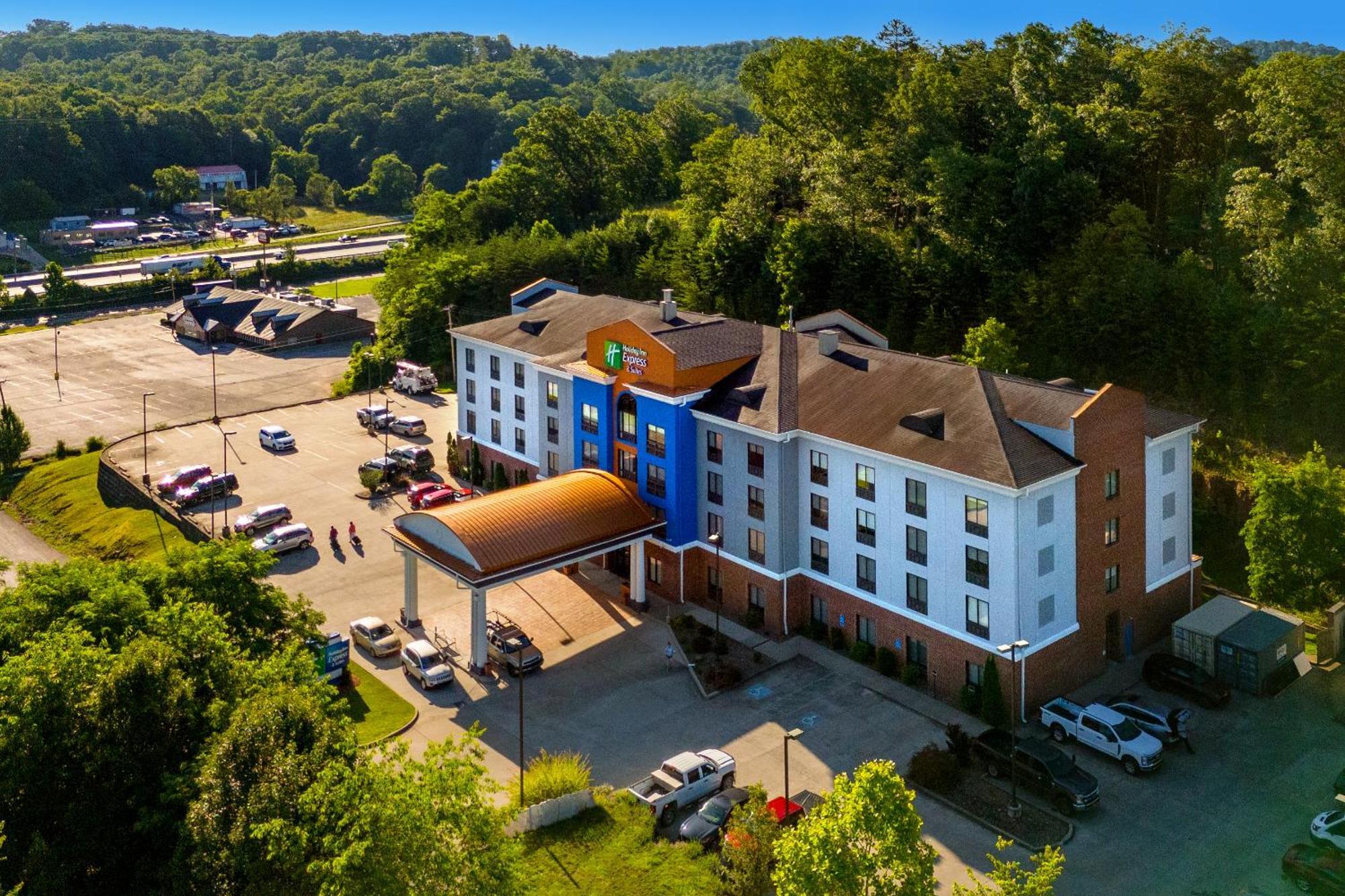 Holiday Inn Express & Suites Cross Lanes By Ihg Exterior photo